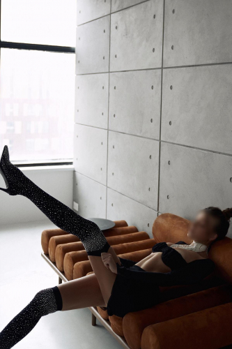 Проститутка Питера Кристина Брюнетка c 3 размером груди у метро Кировский Завод Санкт-Петербург Фото-4